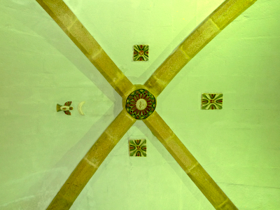 Iglesia de Santa Cruz de Baldomar. Decoración de la clave del crucero central