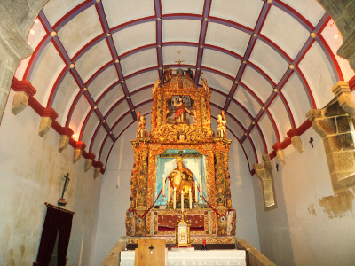 Iglesia de Santa Cruz de Baldomar. Descendimiento de la cruz en la cara frontal del retablo