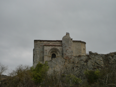 Vista de la ermita de Santa Cecilia, en Vallespinoso de Aguilar