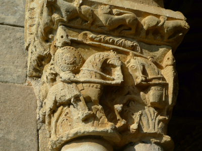 Capitel en la iglesia de los santos Juan y Basilisa en Rebolledo de la Torre (Burgos)